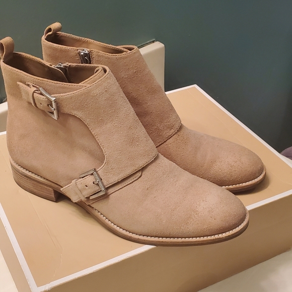 Boots - Picture 1 of 5